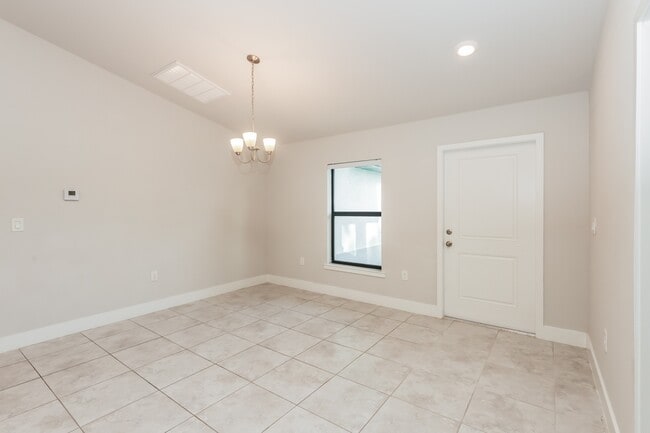 Building Photo - 2509 18th St W