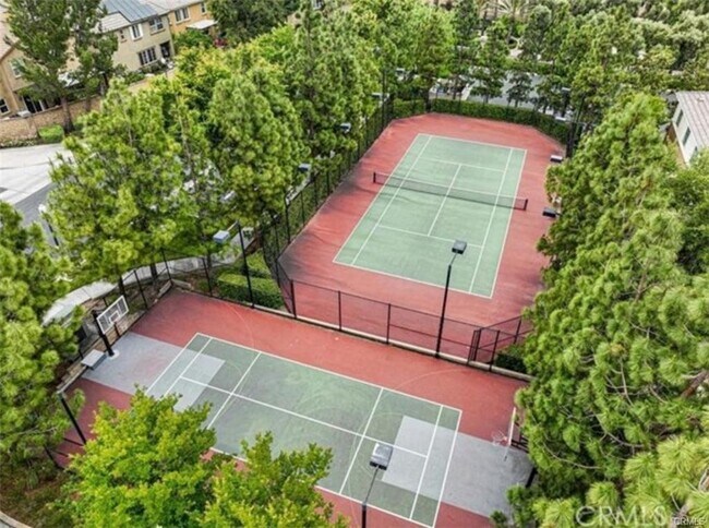 Building Photo - 15723 Parkhouse Dr