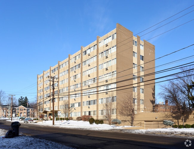 Primary Photo - Diplomat Apartments