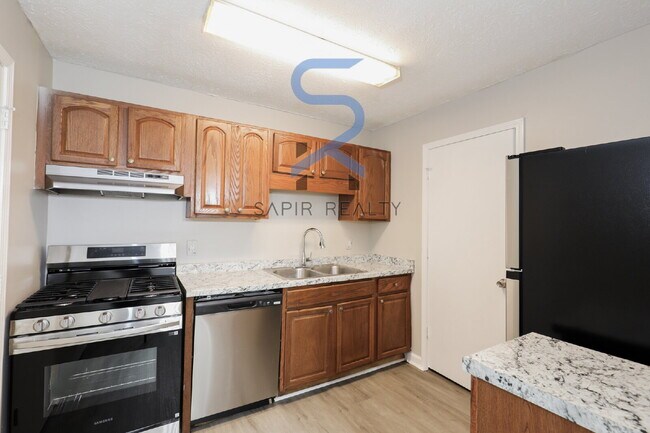 Building Photo - Move in before December 31st and get $100 OFF your rent for the first 3 months — PLUS a $250 Amaz...