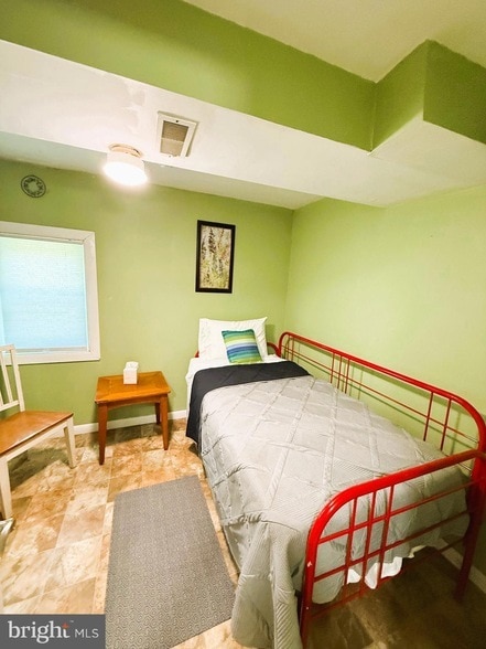 Building Photo - 13 Thomas Dr