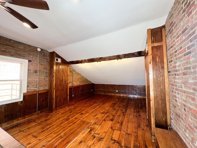 Building Photo - 1508 Moore St