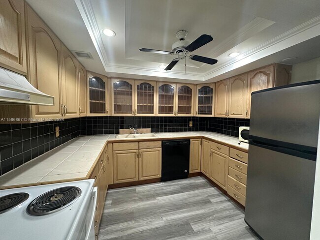 Building Photo - 470 Executive Center Dr