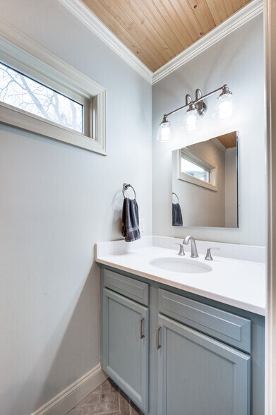 1/2 bath off of mudroom - 4206 Farrar Ave
