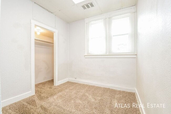 Building Photo - 861 Egbert St