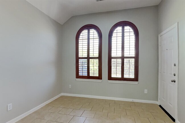 Building Photo - 20743 Oakhurst Park Dr