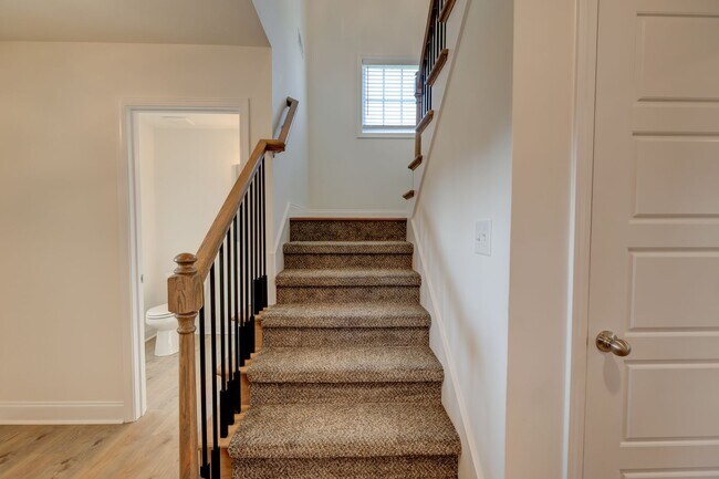 Building Photo - 1385 Harmon Ln