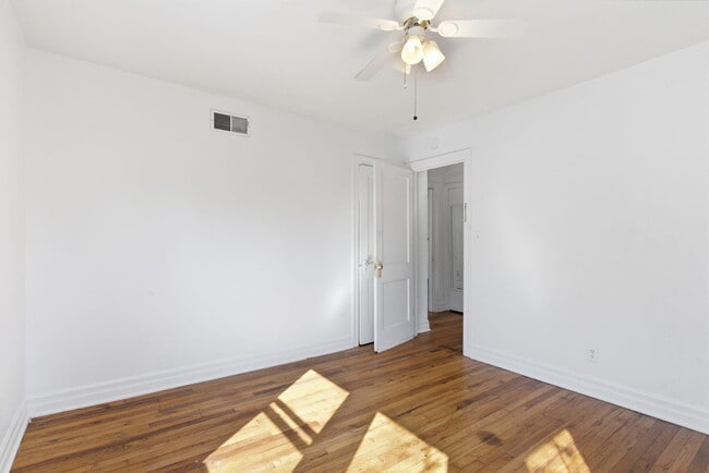 Building Photo - 1420 S Pickwick Ave