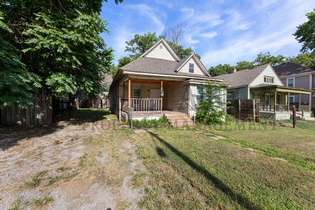 Primary Photo - 1329 N Wellington Pl