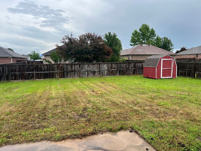 Building Photo - 3 Bed 2 Bath Home