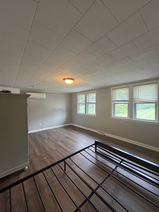 Building Photo - 196 Perkinsville Dr