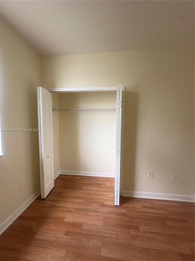 Building Photo - 1662 SE 27th Dr