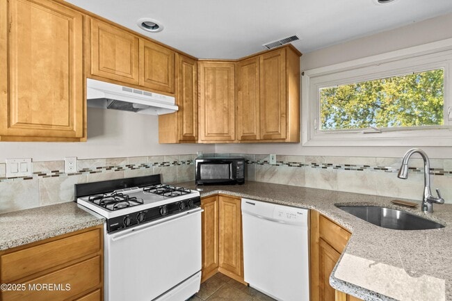 Building Photo - 633 N Manetta Dr