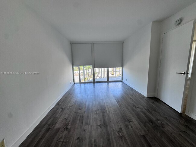 Building Photo - 7601 E Treasure Dr