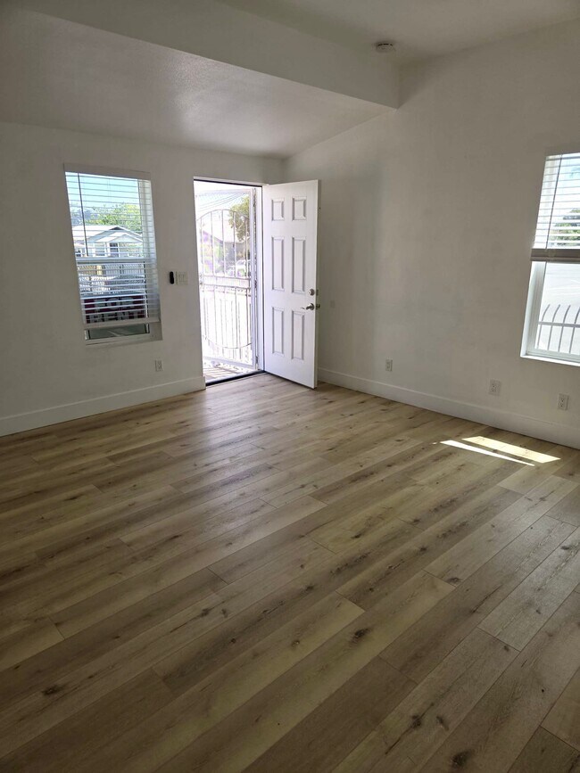 Building Photo - 2847 Clay Ave