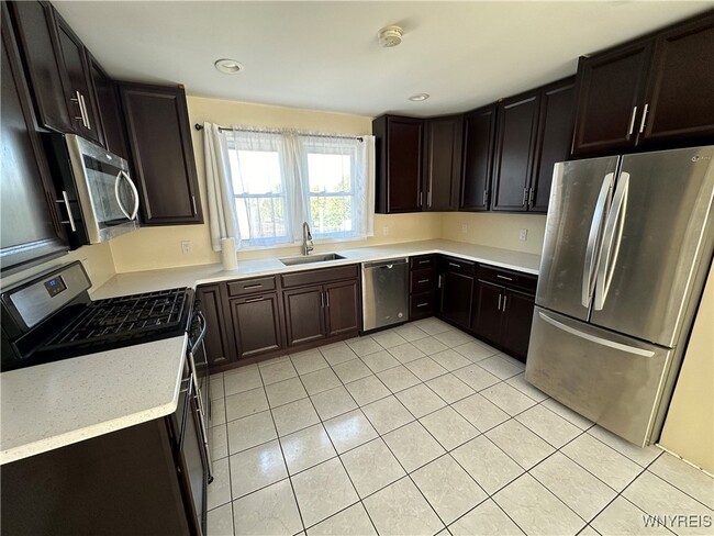 Building Photo - 1133 Hertel Ave