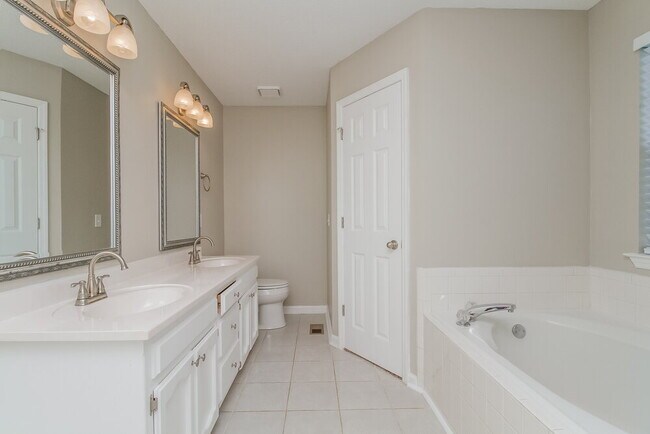 Building Photo - 1318 Knight Dr
