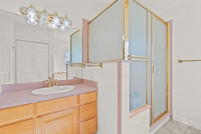 Building Photo - Spacious 4 Bedroom Home in Quiet Orem Neighborhood