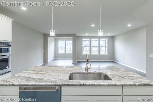 Building Photo - 4819 Glenora Dr