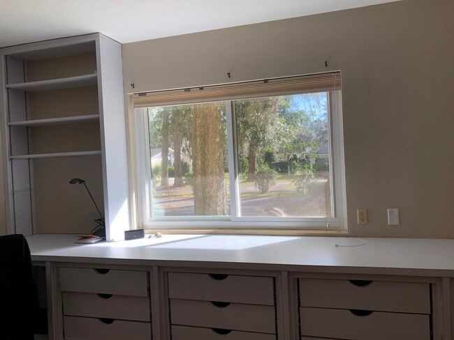 Building Photo - 2156 NW 4th Pl