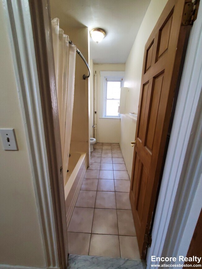 Building Photo - 364 Riverway