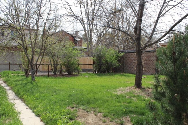 Building Photo - Charming 2 BR/1 BA House in the Hale/Mayfair Neighborhood!