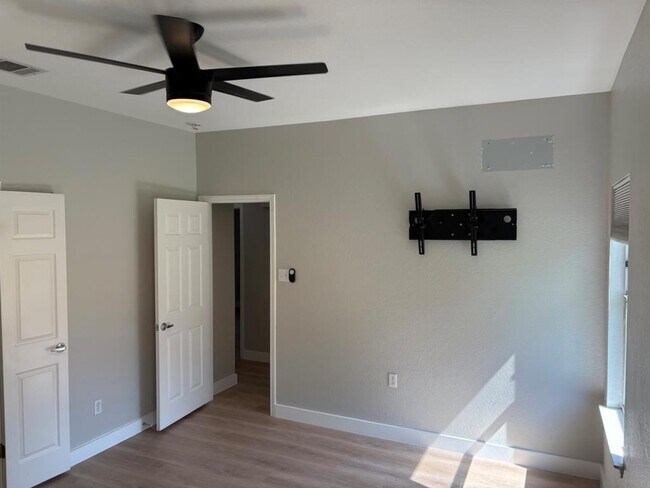 Building Photo - 1207 Shaun Dr