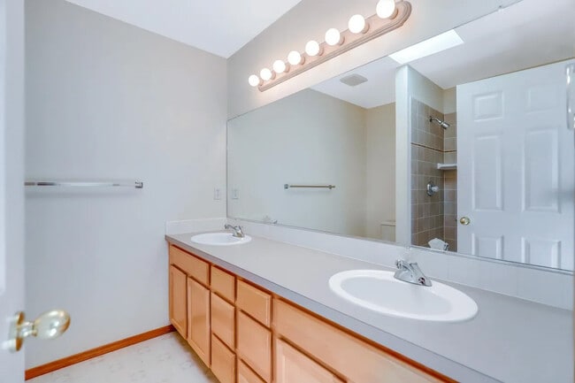 Building Photo - 18624 E 8th Ave