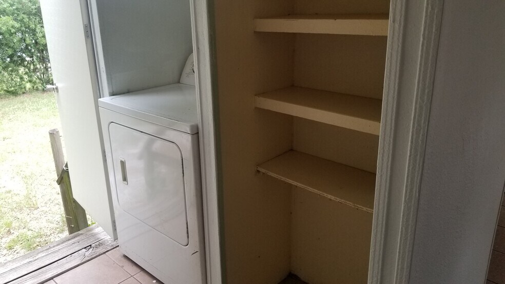 Building Photo - 8186 W Fairoak Ct