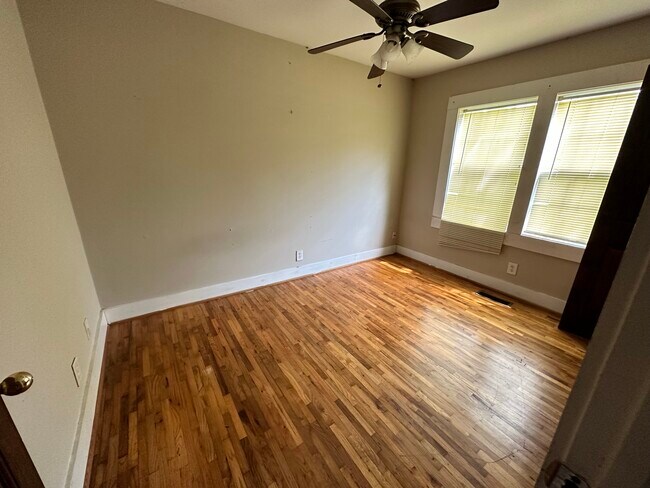 Building Photo - 835 Shelby St