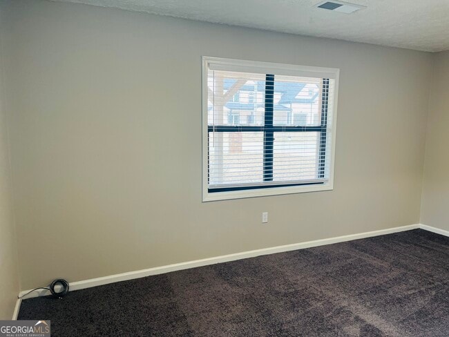 Building Photo - 1075 Eastview Rd NE