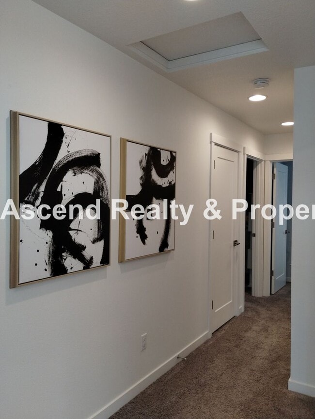 Building Photo - **Move In Special** 4 Bed Full Bed & Bath on Main Next to Commonwealth Lake & Minutes to Cedar Hi...