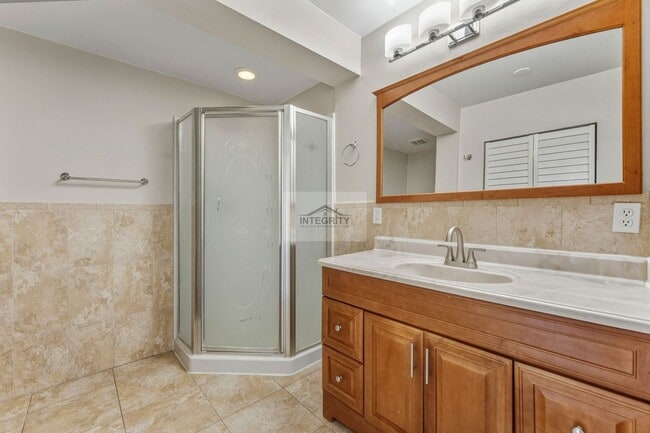 Building Photo - 4619 W Bay Villa Ave