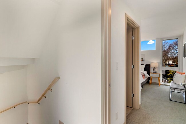 Building Photo - Modern Beacon Hill Townhome | Rooftop Deck...