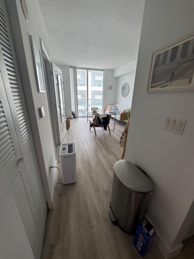 Building Photo - 115 SW 11th St