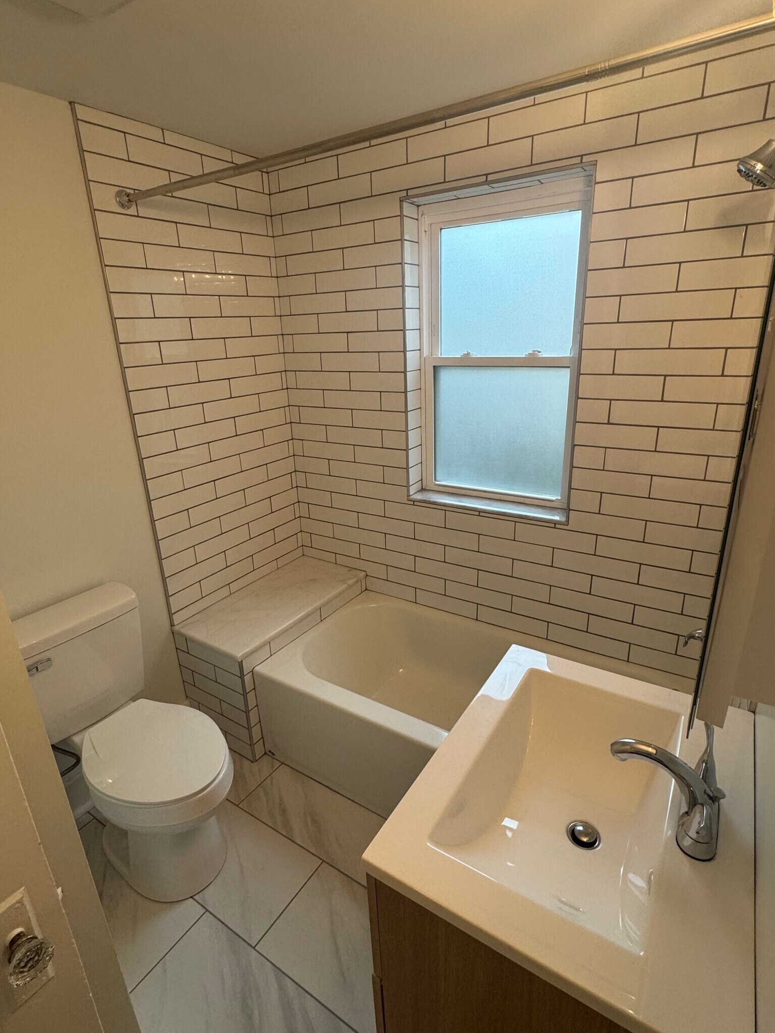 Fully updated bathroom - 1333 Castlewood Ave