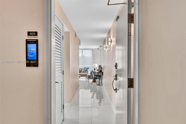 Building Photo - 9901 E Bay Harbor Dr