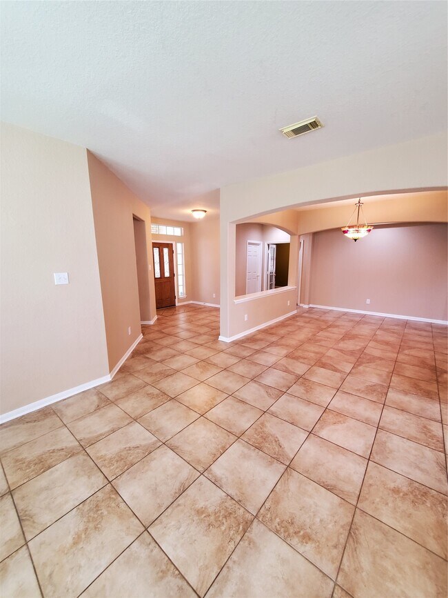 Building Photo - 2715 Falling Forest Ct