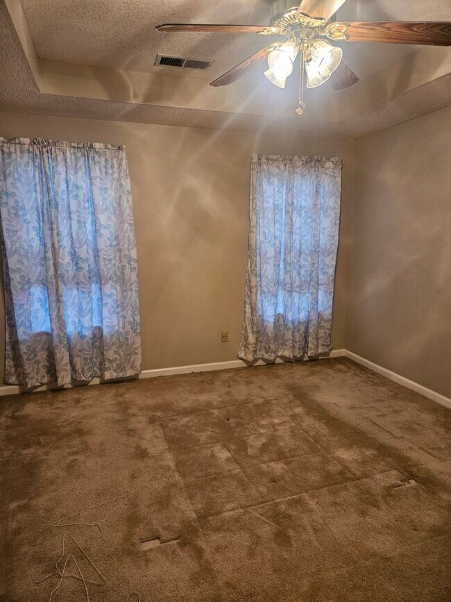 Building Photo - Available Now!   half off first months rent special!