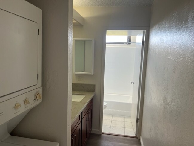 Building Photo - Pearl One - Fully Upgraded,Two Bedroom, On...