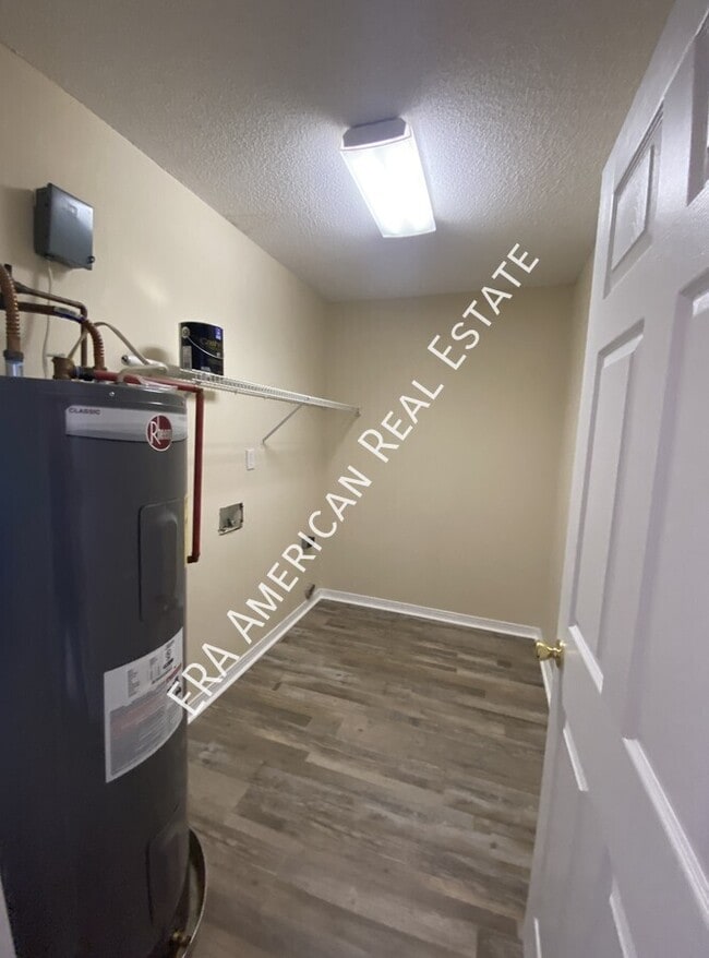 Building Photo - 6909 Leisure St