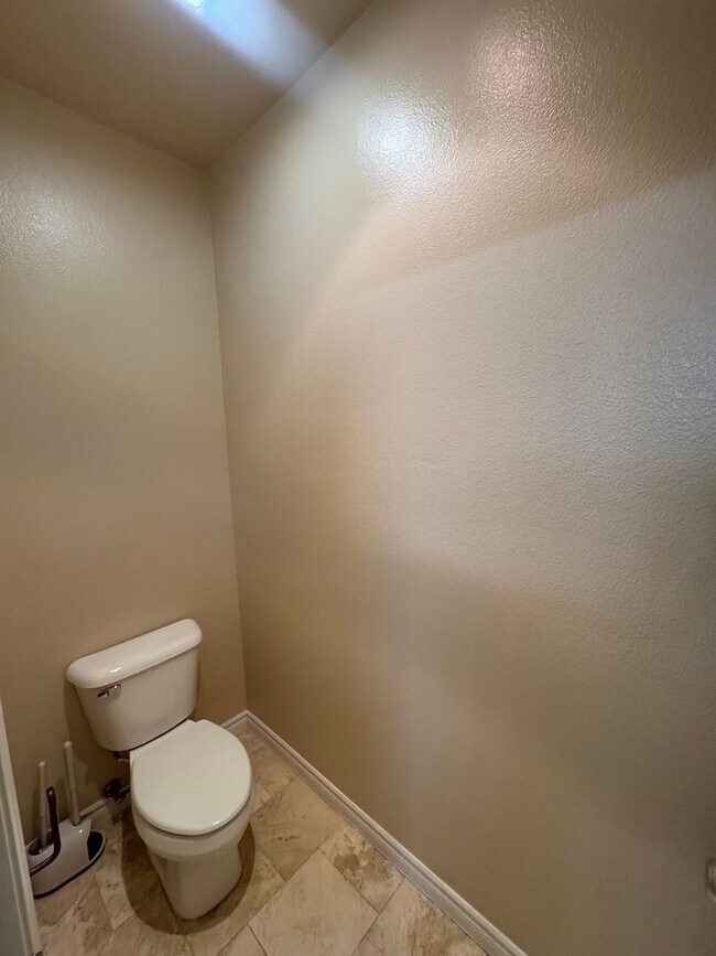 Building Photo - Beautiful 2 Bedroom/2 Bathroom + Bonus Room in Gated Community