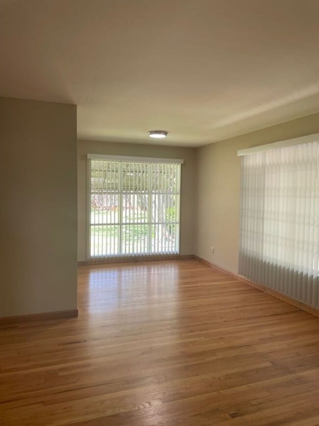 Building Photo - Charming 3 Bedroom Home on a Quiet Tree-Li...
