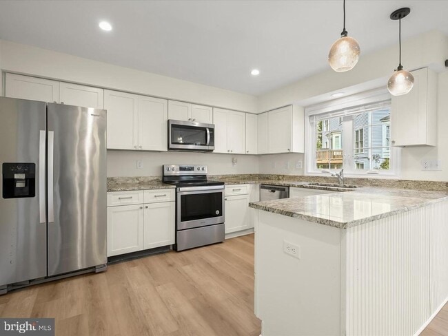 Building Photo - 8806 Admiral Dr