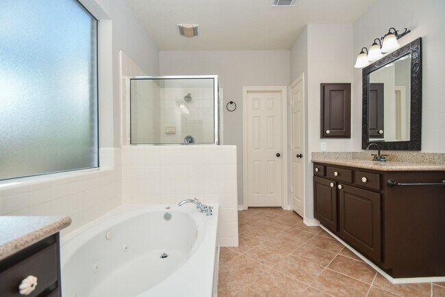 Building Photo - 22402 Caroline Chase Ct