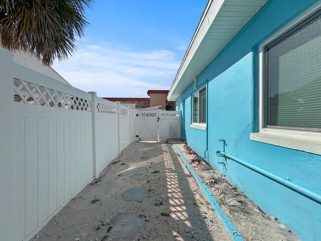 Building Photo - 17615 Lee Ave