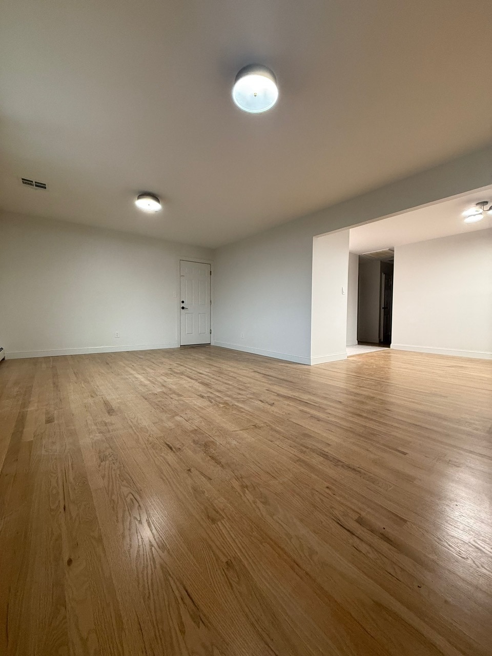 Building Photo - 6 Oak Ln
