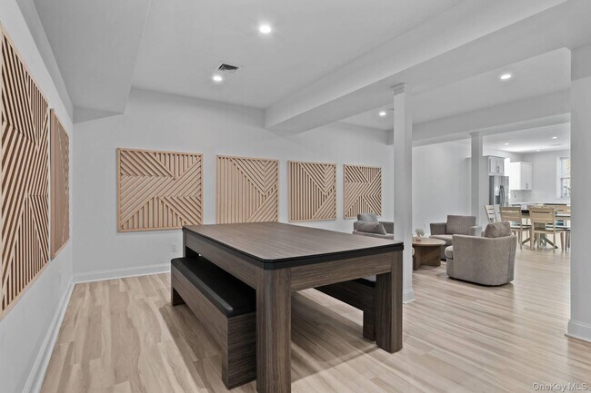 Building Photo - 490 Montauk Hwy