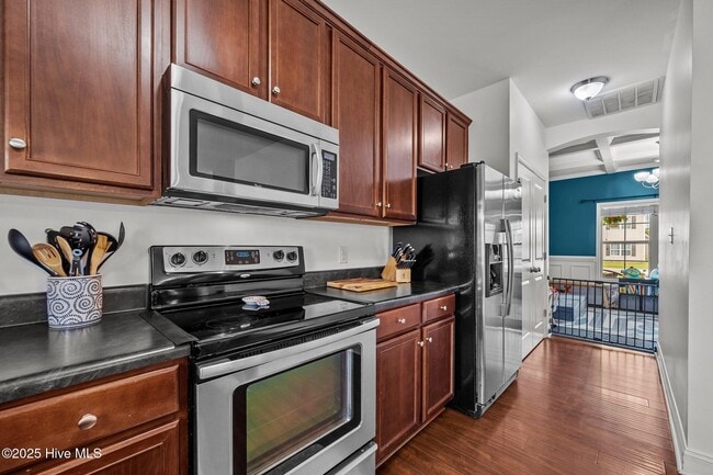Building Photo - 300 Onyx Ct
