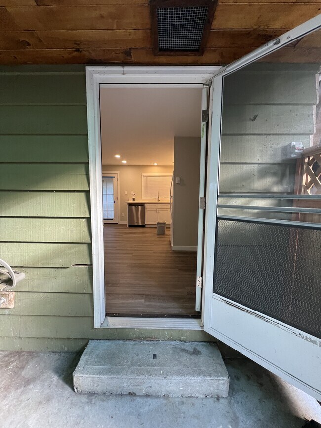 Primary Photo - 3525 Sinclair Ave